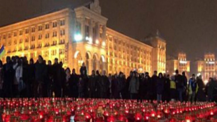 На Майдане Независимости проходит "Ночь памяти" (фото)