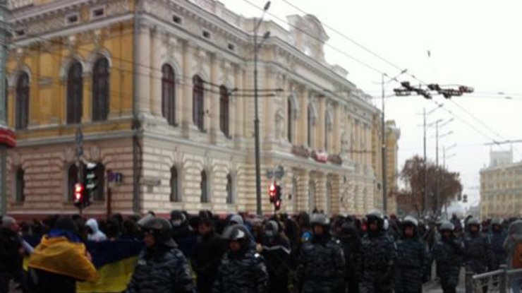 В Харькове патриоты митингуют под консульством России (фото)