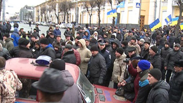 Митингующие призвали Порошенко уволить губернатора Винничины