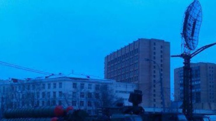 В центре Москвы развернули зенитно-ракетный комплекс (фото)