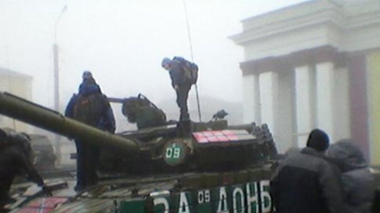 В Красном Луче террористы ЛНР устроили парад (фото, видео)