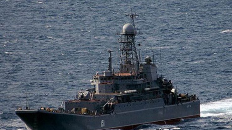 В Босфор входит военный корабль России "Азов 158" (фото)