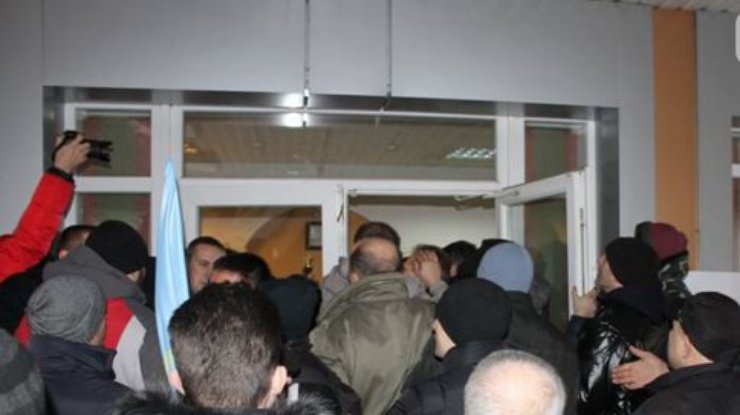 В Кривом Роге захватили офис компании Ахметова (фото)