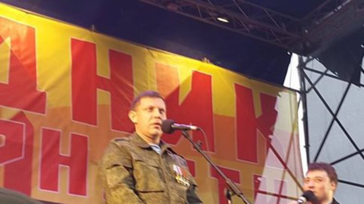 Главарь ДНР Захарченко согнал школьников на ярмарку с пулеметами (фото)