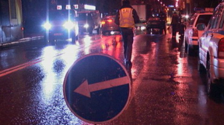ДТП на Русановке: таксист сбил мать с сыном (фото)
