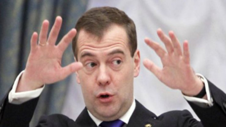 Медведев грозит Украине последствиями за отказ от внеблокового статуса