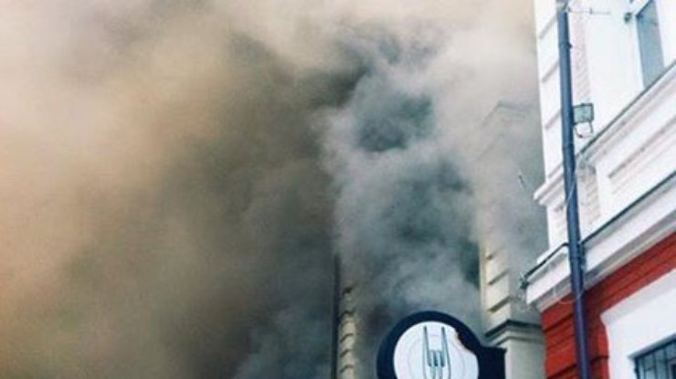 В Киеве загорелся ресторан на Подоле