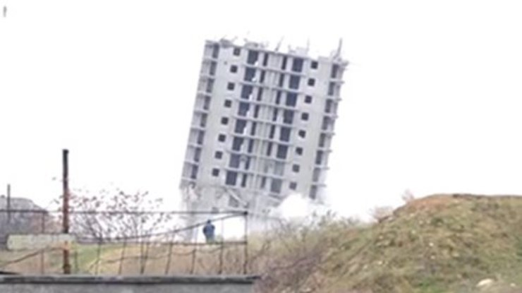 В Севастополе дом устоял после двух взрывов (видео)