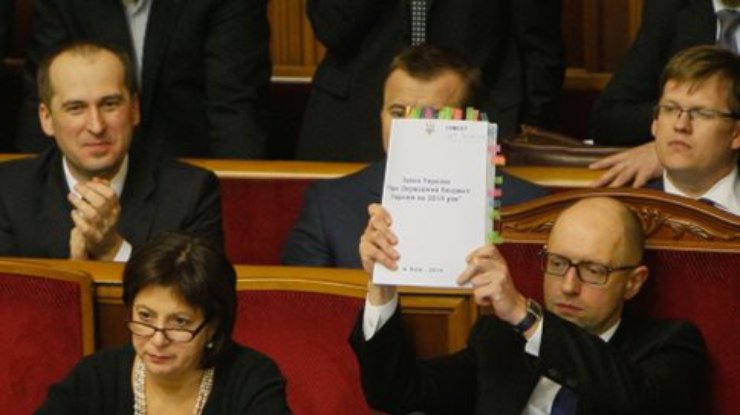 Доплаты Кабмину и депутатам остались в бюджете