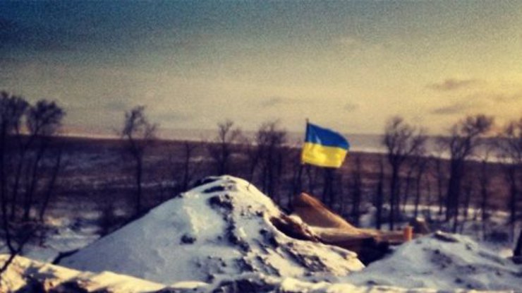 Под Гранитным бойцы "Азова" установили флаг Украины (видео)