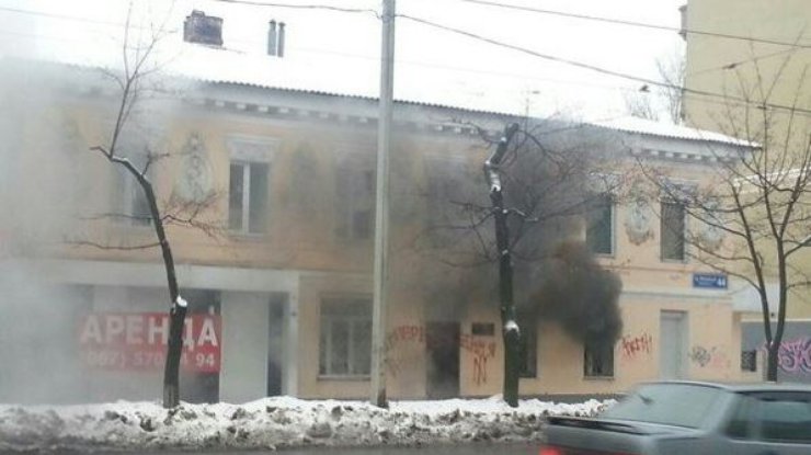 В Харькове офис газеты забросали коктейлями молотова (фото)