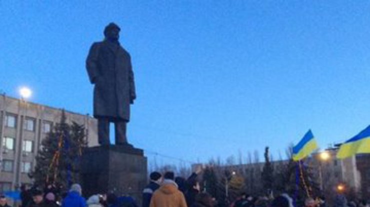В Славянске пенсионеры выграли битву за Ленина (фото)