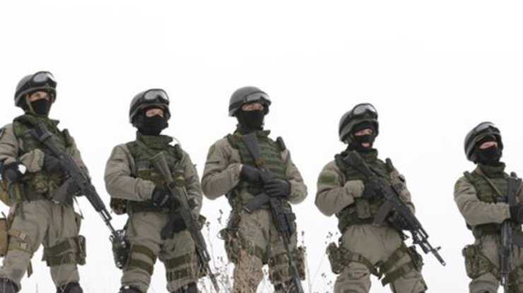 В Луганск прибыло вооруженное подразделение армии России