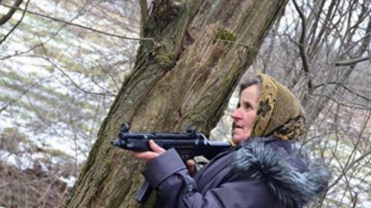 Бабка-вояка из Львова готова ехать с гранатой к Путину