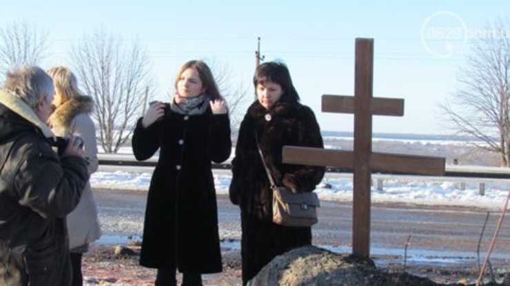 Под Волновахой установили памятный крест (фото)