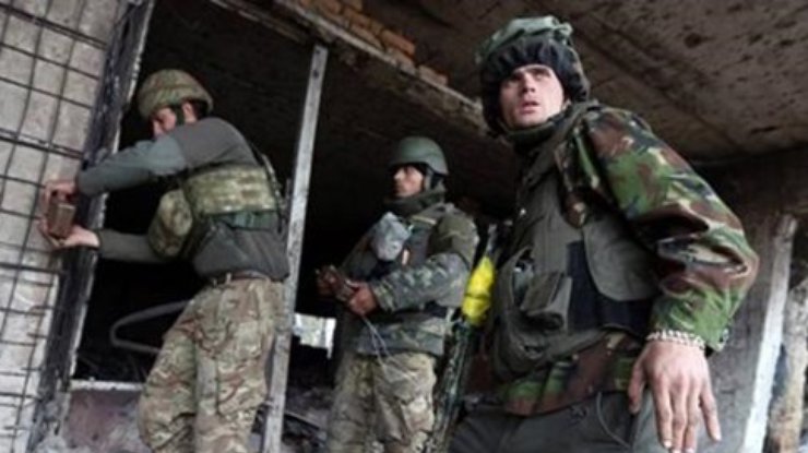 Террористы возобновили штурм аэропорта Донецка, есть раненые