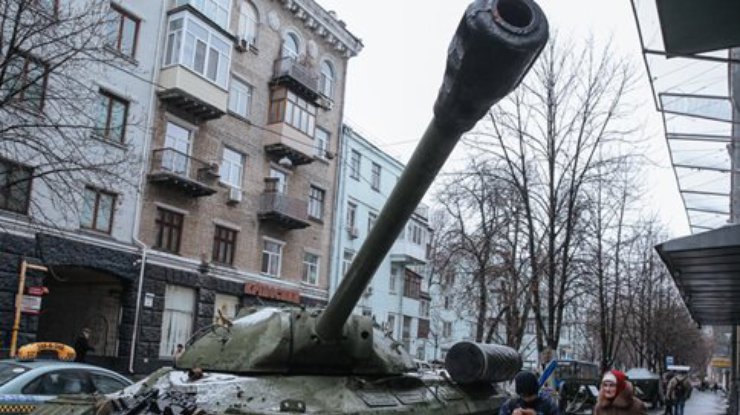 Чрезвычайная ситуация на Донбассе как подготовка к военному положению?