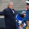 Джордж Буш и новоиспеченные американские ВВС-ники