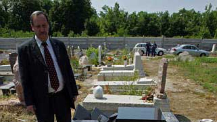 Акт вандализма на еврейском кладбище в Венгрии