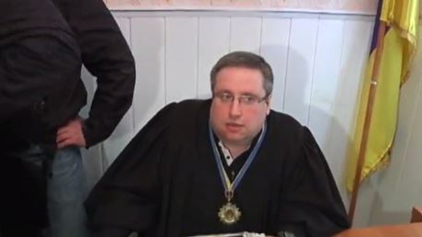 В Днепропетровске судью заставили отказаться от дела экс-мэра