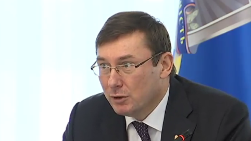 Луценко призвал "стучать" на зажиточных прокуроров