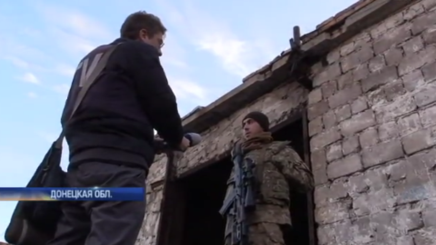 Война на Донбассе: бойцы обустраивают блиндажи к зиме