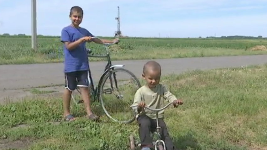 Село в Полтавской области "травят" газовыми вышками (видео)