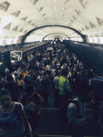 Авария в московском метро: погибло 20 человек, 150 пострадали (фото, видео)