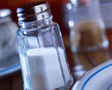 Уменьшение потребления соли продлевает жизнь