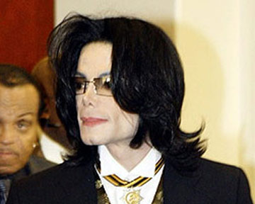 Врач Майкла Джексона прервал попытки реанимировать умирающего певца и