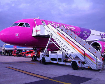 Самолет Wizz Air выкатился за взлетную полосу
