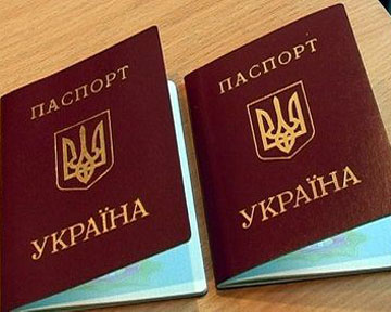 Украинцам не дают загранпаспорта