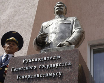 В новогоднюю ночь в Запорожье взорвали памятник Сталину
