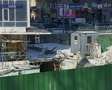 В центре Киева начал рушится жилой дом