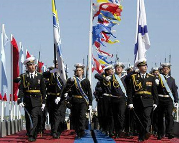 Литвин предложил объединить праздники флотов Украины и России