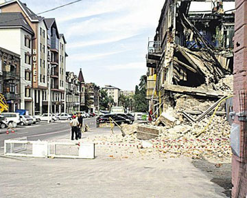 В центре Днепропетровска рухнул дом