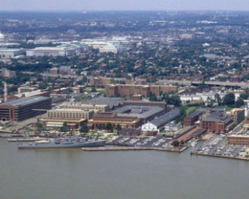 В вашингтонском Адмиралтействе неизвестный устроил бойню