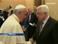 Папа римский подарил ручку главе Палестины (видео)
