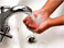 Мытье рук повышает оптимизм, - психологи