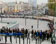 В Киеве тысячи футбольных фанатов стоят в огромной очереди за билетами (видео)