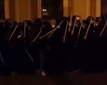 Журналисты сняли видео тренировки ударной группы митингующих (видео)