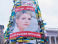 В интернете собирают подписи за демонтаж портрета Тимошенко с елки на Майдане