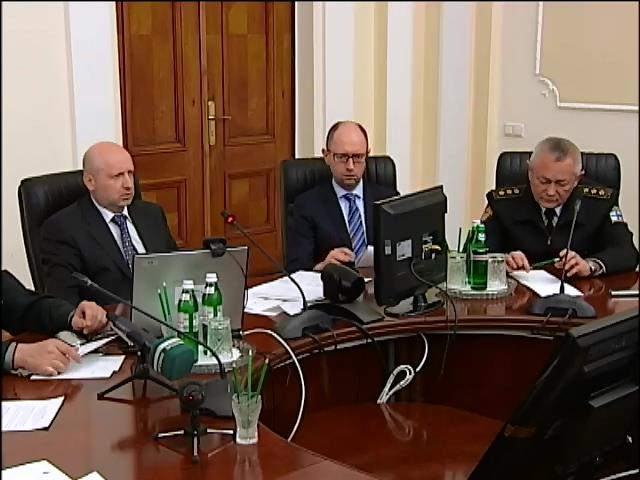 Яценюк и Турчинов провели совещание в Министерстве обороны (видео)