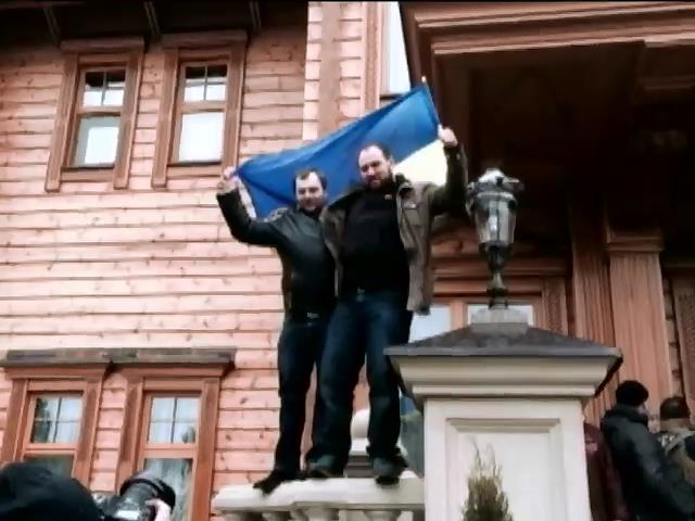 Сегодня в Крыму освободили задержанных активистов и командующего ВМС (видео)