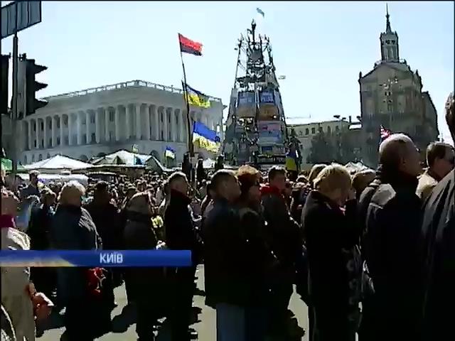 На Майдане прошло траурное вече (видео)