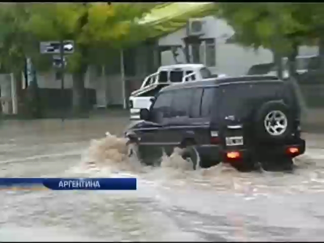 В Аргентину пришел сильнейший за 40 лет ураган (видео)