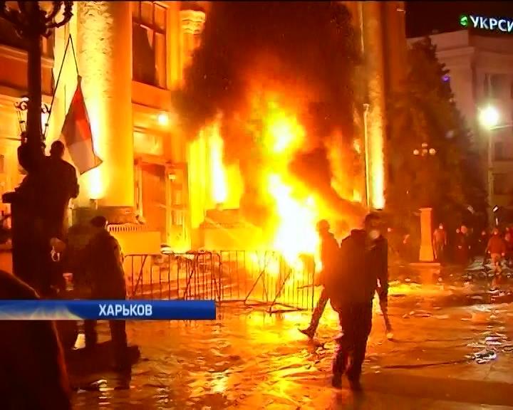 Харьков приходит в себя после ночных столкновений (видео)