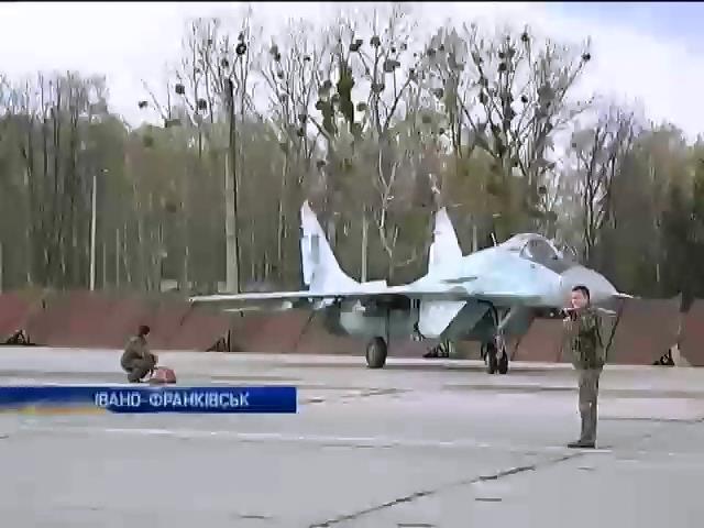 В Ивано-Франковске начали ремонт старой авиационной техники (видео)