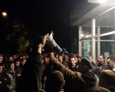 На шахтах Ахметова в Луганской области началась забастовка (фото, видео)