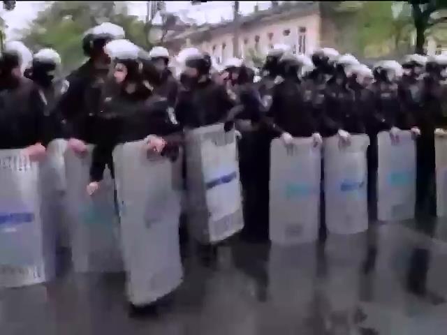 Милиционеры Одессы сбежали во время штурма МВД (видео) (видео)